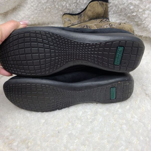 Santana Canada Waterproof Embroidered Fur Lined Pull-on Winter Boots size 9.5 - Picture 4 of 7